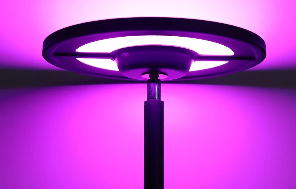 BlitzWill BWL-FL4 okos padlólámpa: 25W RGB, app és hangvezérlés a kutyulaboron