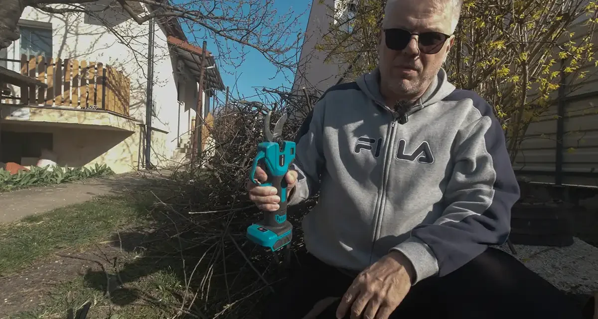 Teszteltük a Drillpro akkumulátoros metszőollót – szerelem első vágásra