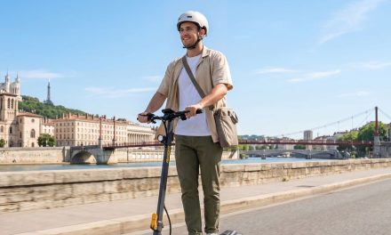 Ausom K20 Egymotoros elektromos roller: Gyors ingázás, minimális macera – bemutató